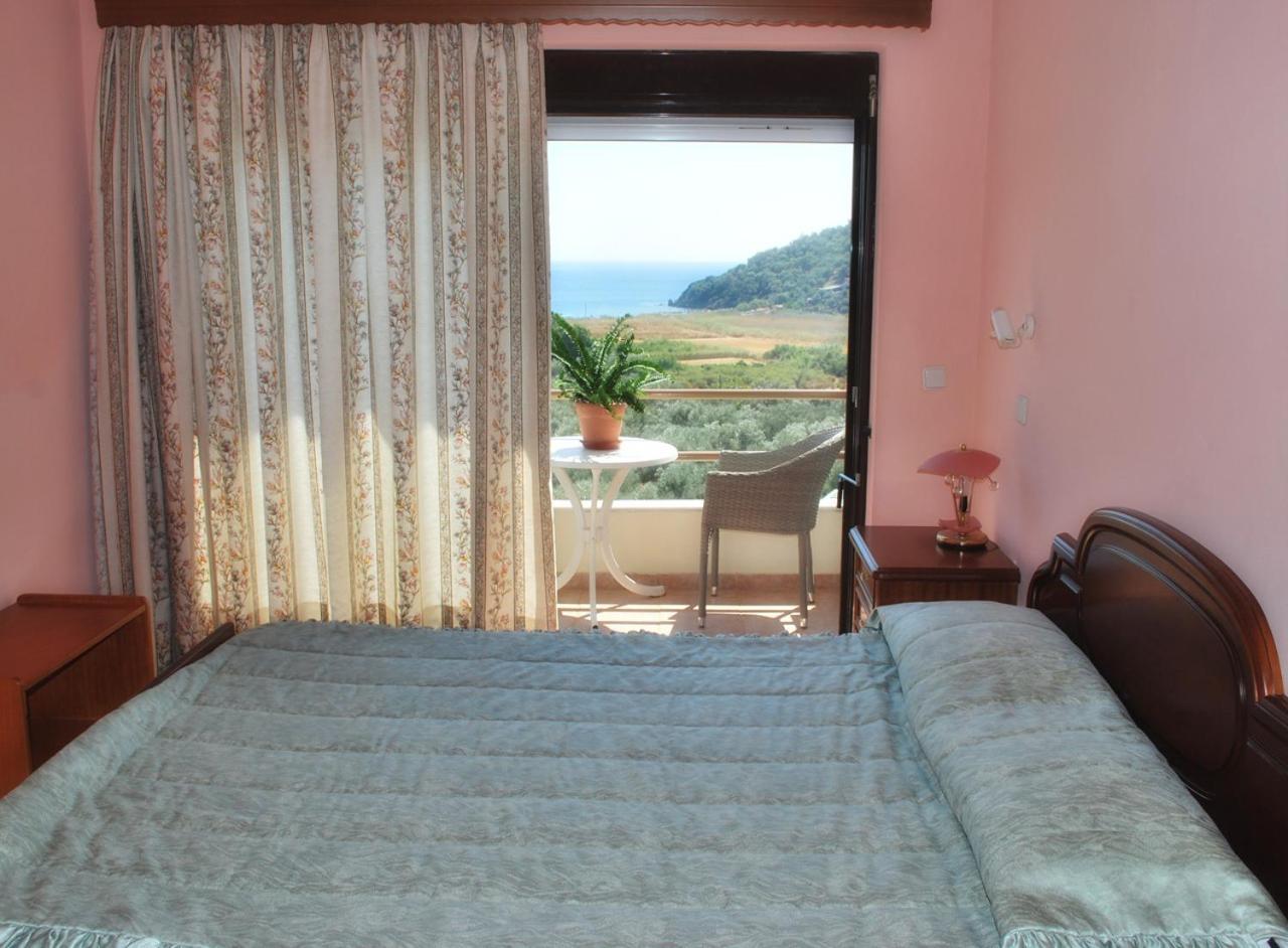 Blue Bay Hotel Charamida Экстерьер фото