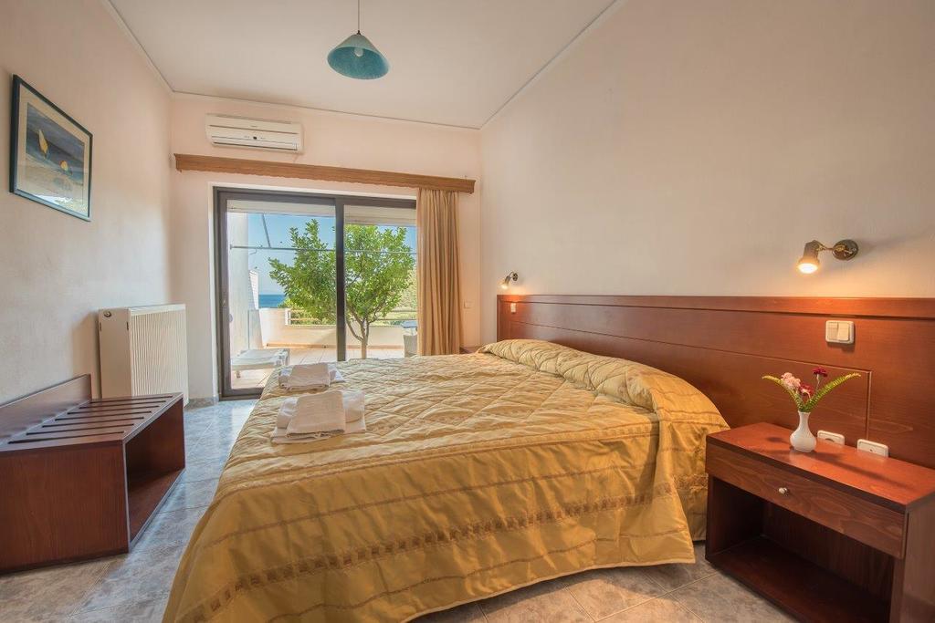 Blue Bay Hotel Charamida Экстерьер фото