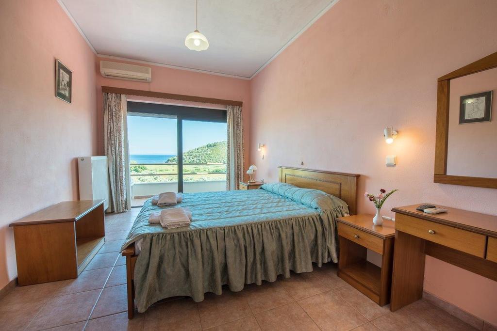 Blue Bay Hotel Charamida Экстерьер фото
